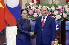Le président Nguyen Xuan Phuc reçoit la vice-présidente lao Pany Yathoto