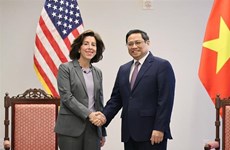 Le PM Pham Minh Chinh reçoit la secrétaire américaine au Commerce Gina Raimondo
