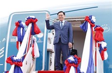 Le président de l’AN Vuong Dinh Huê entame sa visite officielle au Laos