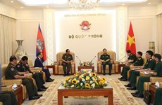 Le Vietnam et le Cambodge renforcent leurs relations de défense