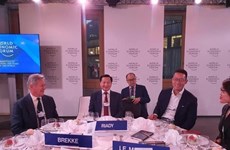 Le vice-Premier ministre Lê Minh Khai actif au WEF à Davos