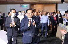 Le PM assiste au 4e Forum économique du Vietnam