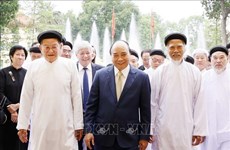 Le président Nguyên Xuân Phuc rencontre des dignitaires caodaïstes