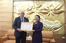La VUFO décore l’ambassadeur de Belgique au Vietnam