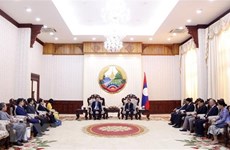 Le PM lao salue les liens entre la VAST et des ministères du Laos