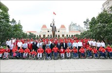 Le drapeau vietnamien dans le vent aux ASEAN Para Games 2022