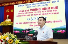 Le président de l’Assemblée nationale rencontre des révolutionnaires exceptionnels à Quang Nam