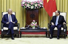 Le président Nguyên Xuân Phuc reçoit le ministre grec des Affaires étrangères