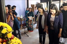 Vo Thi Anh Xuân visite la maison commémorative dédiée à Hô Chi Minh à Huê