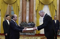 Le président Nguyen Xuan Phuc reçoit les ambassadeurs de Koweït et d’Israël