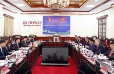 Renforcement de la coopération entre les deux ministères vietnamien et lao de la Justice