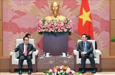 Le président de l’Assemblée nationale reçoit le président de l’Audit d’État du Laos