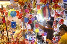Hanoï : le marché aux jouets traditionnels en effervescence