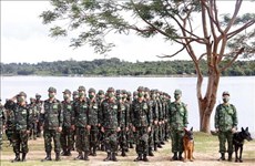 Premier exercice de sauvetage entre les armées du Laos, du Vietnam et du Cambodge