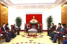 Le vice-PM et ministre singapourien des Finances reçu par le permanent du Secrétariat du PCV Vo Van Thuong