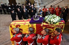 Le ministre des AE Bui Thanh Son assiste aux funérailles de la reine Elizabeth II