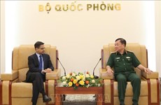 Le vice-ministre de la Défense Hoang Xuan Chien reçoit l'ambassadeur indien