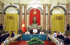 Le chef de l’Etat rencontre des membres exemplaires des ethnies minoritaires de Cao Bang