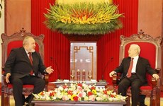 Le SG du Parti Nguyen Phu Trong reçoit le PM cubain Manuel Marrero Cruz
