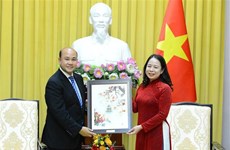 La vice-présidente Vo Thi Anh Xuan a reçu des jeunes cambodgiens