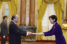 Le président reçoit de nouveaux ambassadeurs du Salvador, de l'Inde et de la R. de Corée