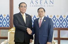 Le PM Pham Minh Chinh rencontre des dirigeants thaïlandais et malaisien