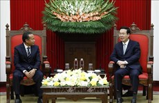 Le permanent du Secrétariat du Parti reçoit une délégation lao