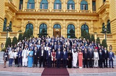 Le président salue le CMP et affirme la politique étrangère de paix du Vietnam
