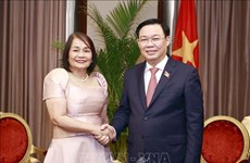 Le président de l’AN rencontre la gouverneure du Davao oriental (Philippines)