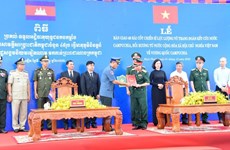 Le Vietnam remet des restes des 49 officiers et soldats au Cambodge
