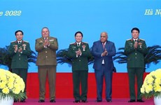 Remise d'Ordres nationaux de Cuba à des officiers de l'Armée vietnamienne