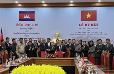 Les provinces de Kon Tum et Stung Treng scellent leur coopération intégrale