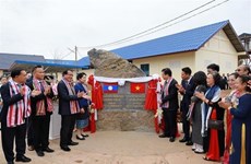Le Vietnam remet les clés d’un lycée d'amitié au Laos