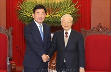 Le secrétaire général du Parti Nguyen Phu Trong reçoit le président de l’AN sud-coréen Kim Jin Pyo