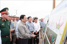 Le Premier ministre inspecte le projet d’aéroport international de Long Thành