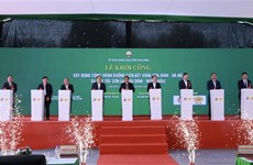 Le Premier ministre lance la construction des routes régionales à Hoa Binh