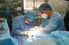 L’infirmerie de Truong Sa Dông opère un pêcheur souffrant d’une appendicite aiguë