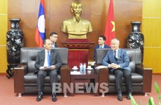 Le Vietnam échange avec le Laos ses expériences face aux difficultés économiques