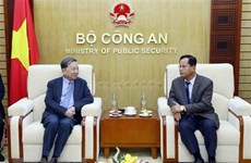 Les forces de sécurité vietnamiennes et lao cultivent leurs liens