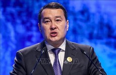 Félicitations à des dirigeants du Kazakhstan