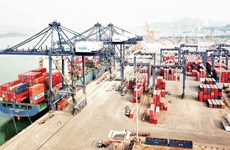 Quang Ninh promeut le développement de ses ports maritimes