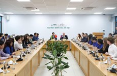Le vice-PM russe Dmitry Chernyshenko en visite à l’Université nationale de Hanoi