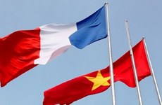 Félicitations à l’occasion des 50 ans de liens diplomatiques Vietnam-France