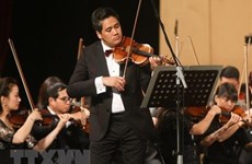 Le violoniste talentueux Bui Cong Duy reçoit le titre de professeur honorais international