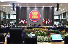 L'Indonésie dévoile les chemises des chefs d'État lors du Sommet de l'ASEAN