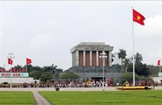 Le mausolée du président Hô Chi Minh accueille 52.000 visiteurs au pont de mai