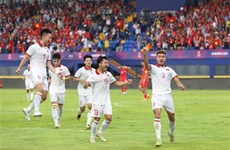 SEA Games 32: l'équipe masculine de football U22 du Vietnam occupe la première place du groupe B