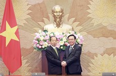 Le président de l'AN du Vietnam reçoit le président de l'Union des députés d'amitié Japon-Vietnam