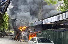 Incendie à un parking dans la rue Tran Quoc Hoan à Hanoï