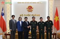 Un vice-ministre de la Défense reçoit l'ambassadeur du Chili au Vietnam